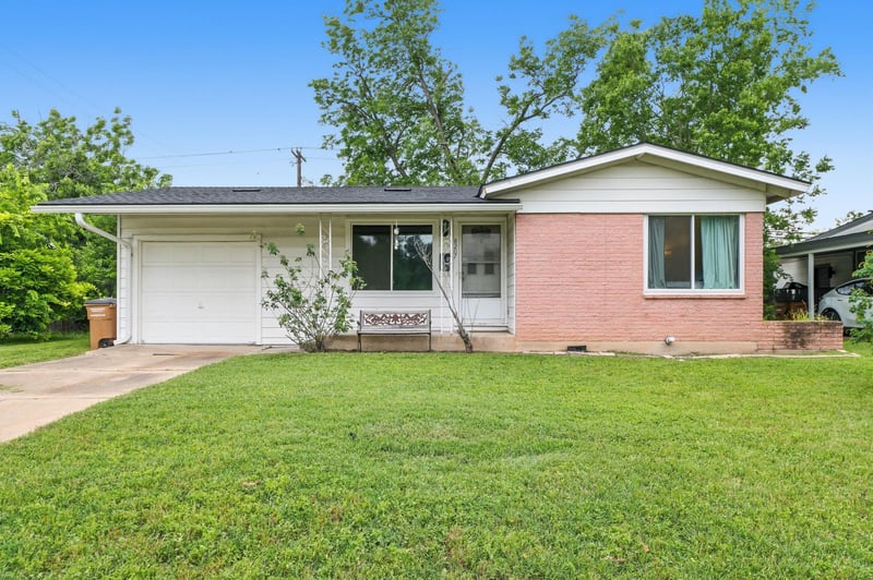 Virtual tour of 8207 Lazy LN
