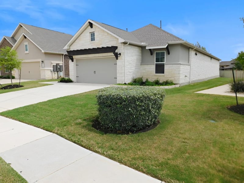 Virtual tour of 821 Faith Dr