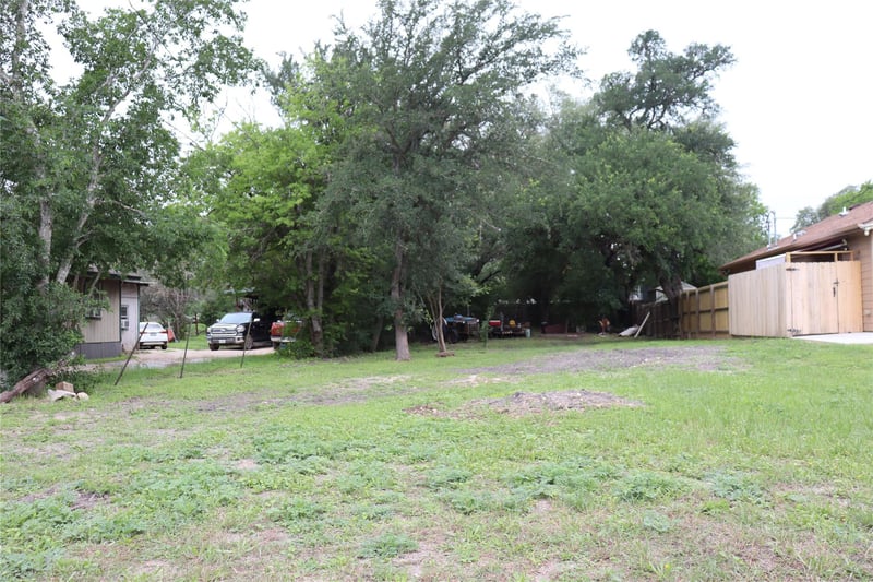 Virtual tour of 821 N Commerce ST