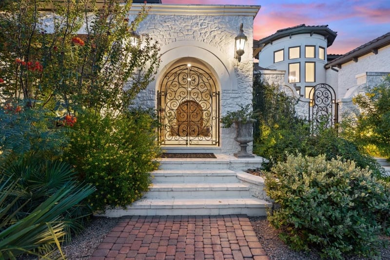 Virtual tour of 8224 Chalk Knoll DR