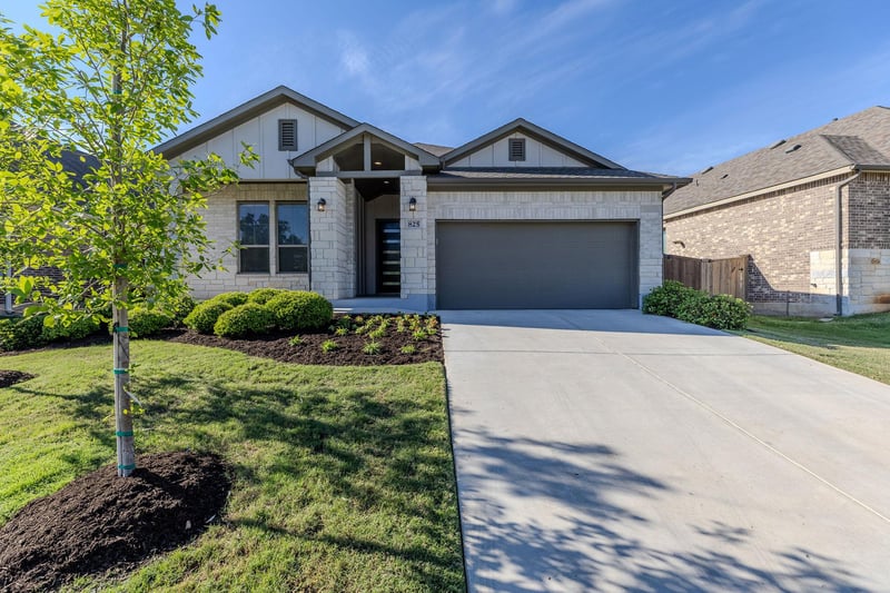 Virtual tour of 825 Whitetail DR