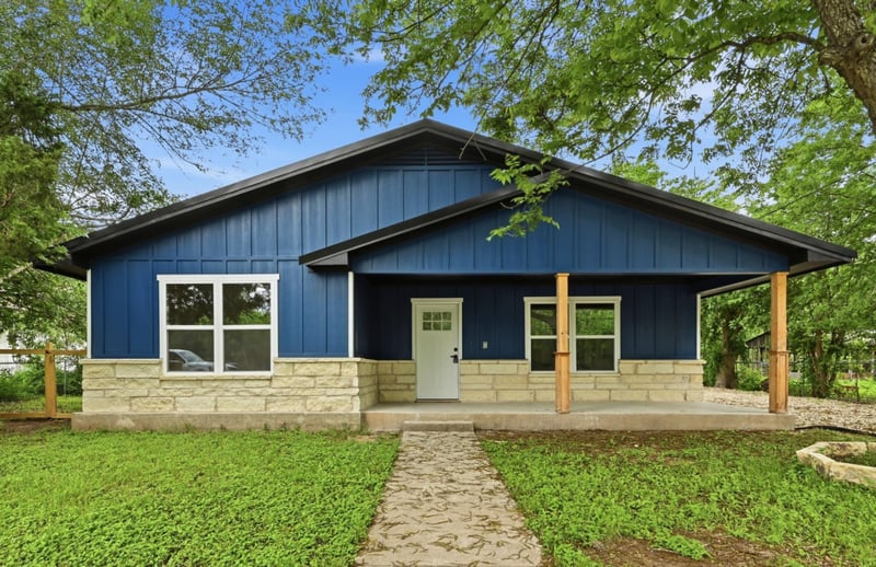 Virtual tour of 827 Clearfork ST
