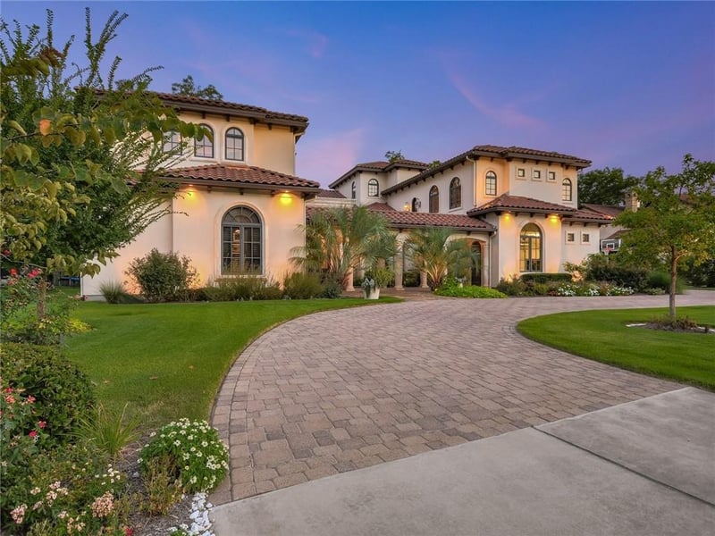 Virtual tour of 8300 Big View DR
