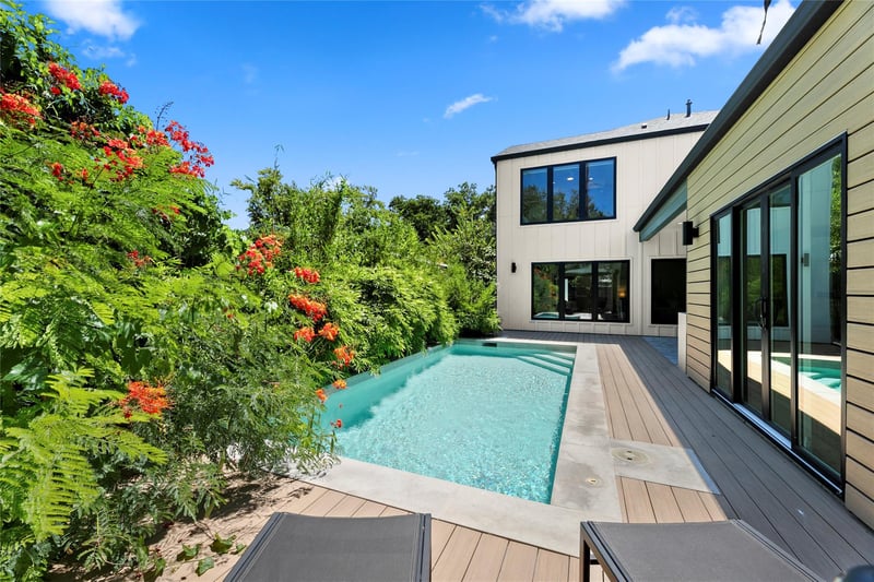 Virtual tour of 8300 Hathaway Dr