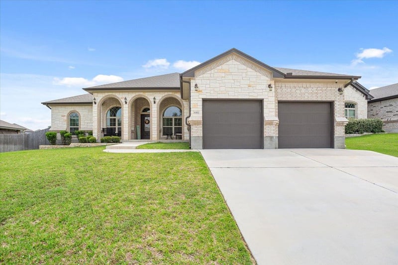 Virtual tour of 8302 Ginny LN