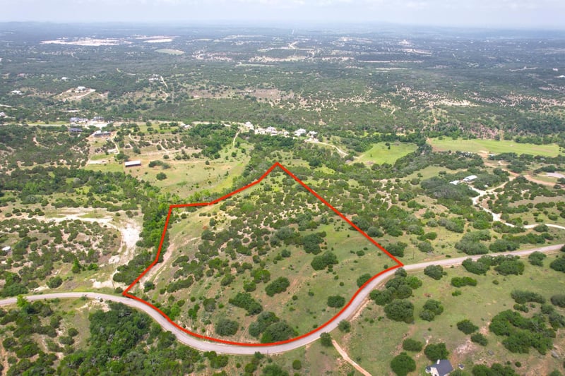 Virtual tour of 831 Hidden Creek DR