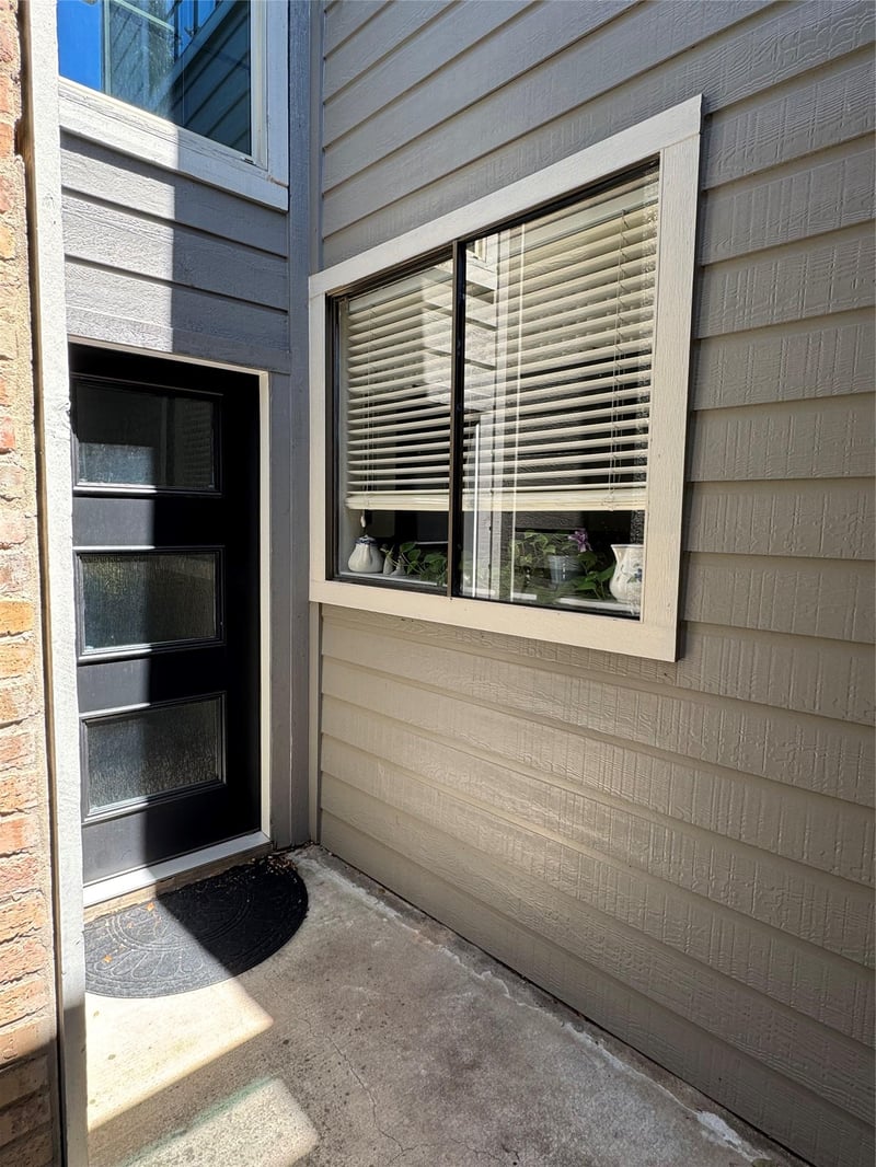 Virtual tour of 8502 Cima Oak LN Unit #A