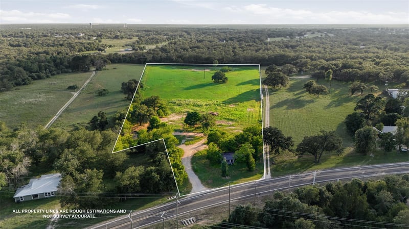 Virtual tour of 851 N Fm 908