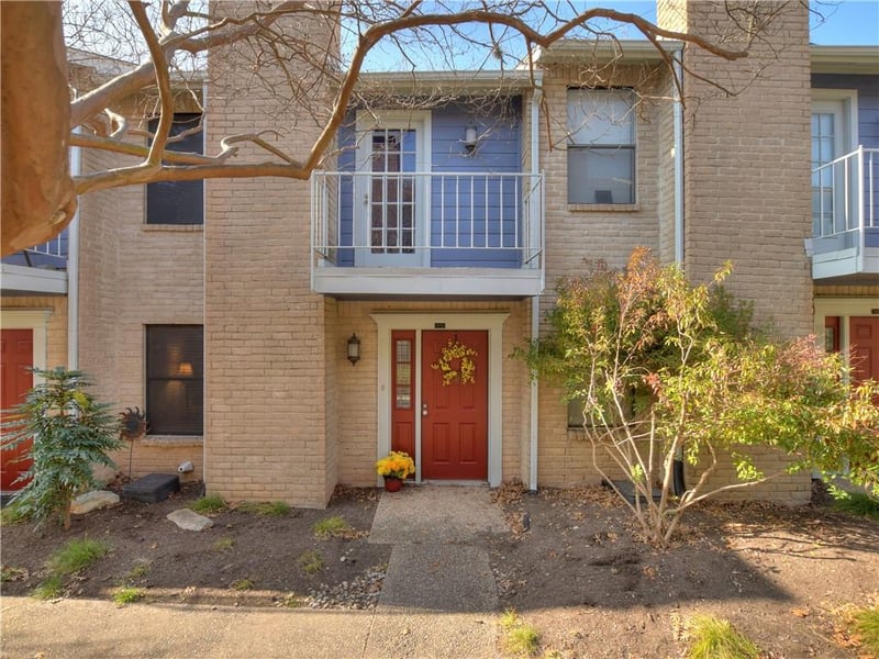 Virtual tour of 860 Banister LN