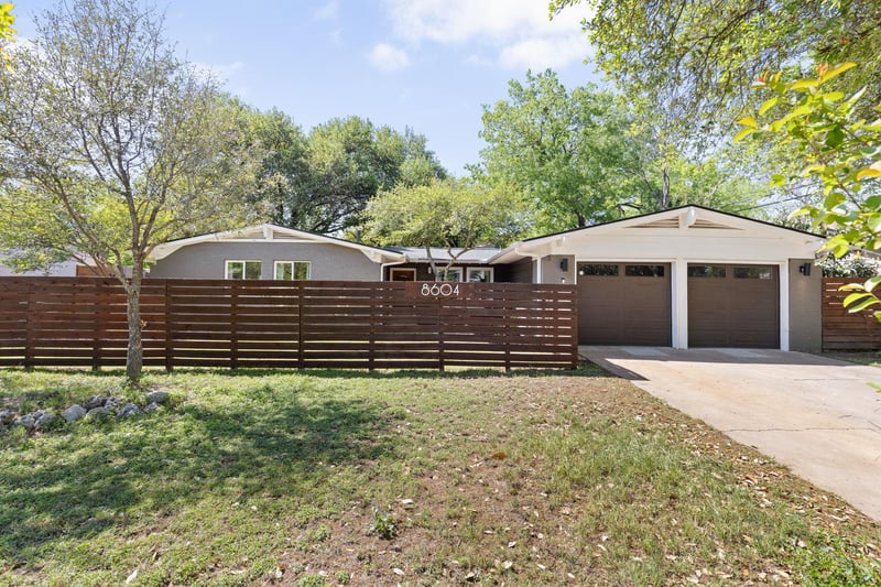 Virtual tour of 8604 Primrose Ln