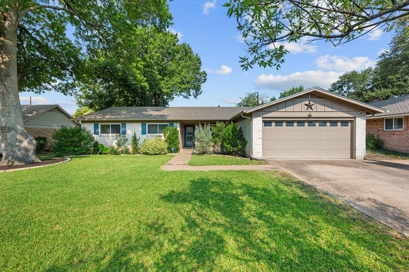 Virtual tour of 8612 Stillwood LN
