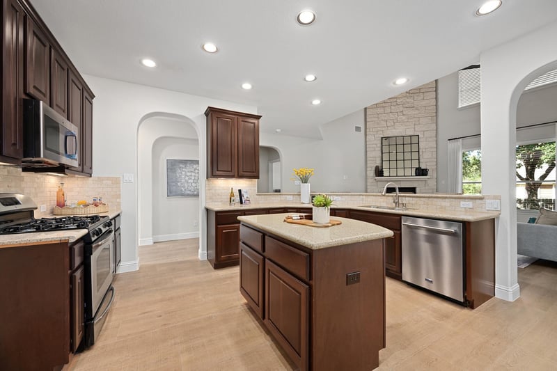Virtual tour of 8620 Alophia DR