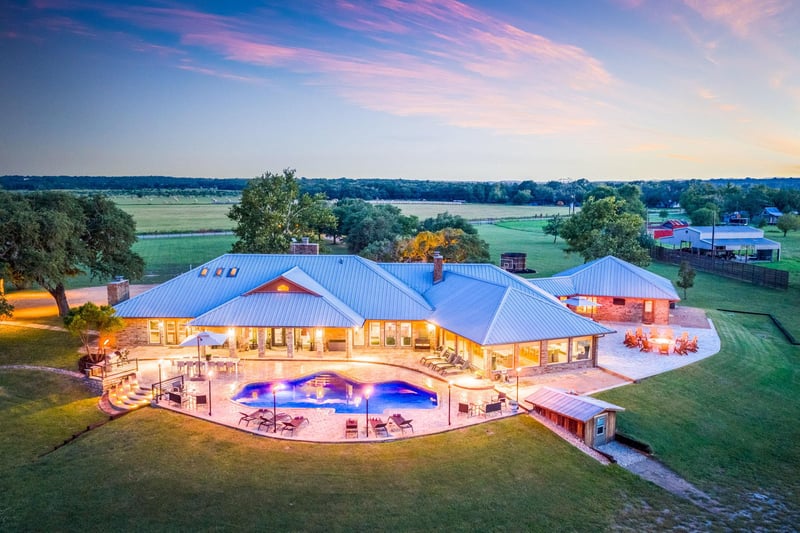 Virtual tour of 871 Chimney Valley RD