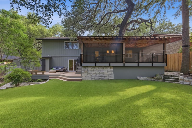 Virtual tour of 8710 Silverhill LN