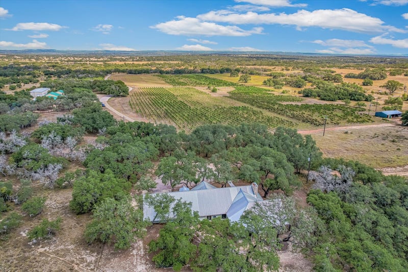 Virtual tour of 878 Ranch Road 2766
