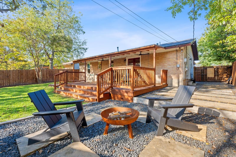 Virtual tour of 8801 Redfield LN