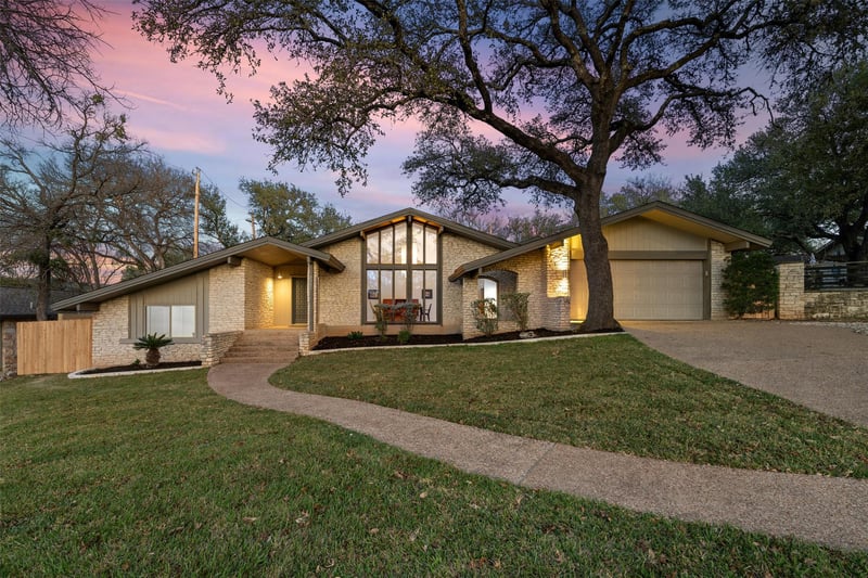 Virtual tour of 8805 Mountain Ridge DR