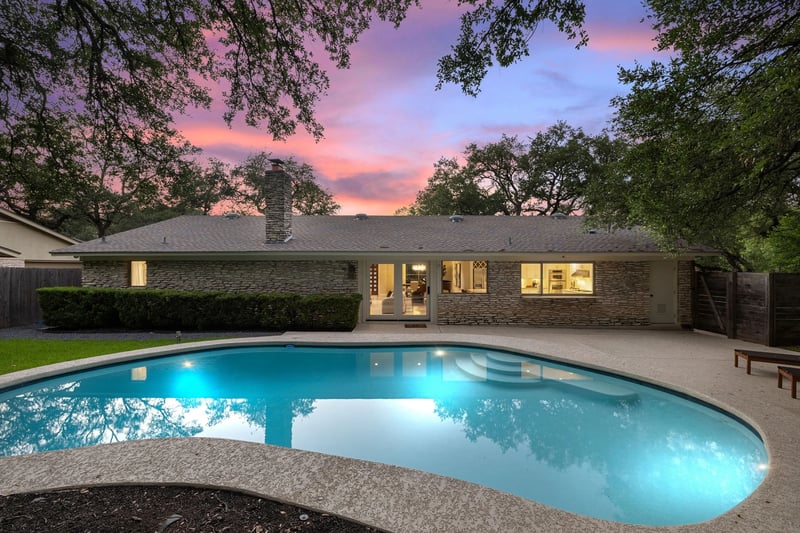 Video tour of 8805 Point West Dr