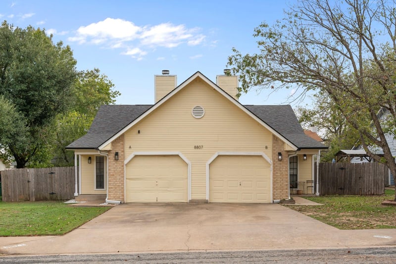 Virtual tour of 8807 Cainwood Ln