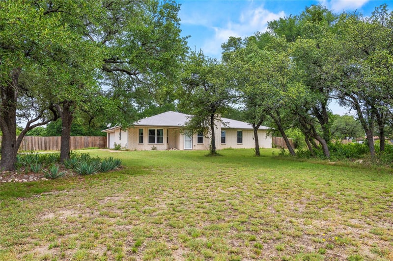 Virtual tour of 8827 E Highway 190