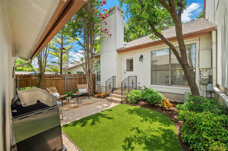 Virtual tour of 8837 Honeysuckle Trl