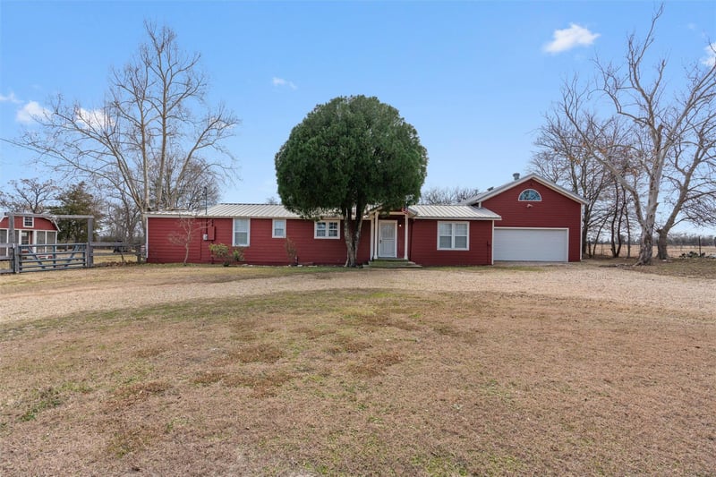 Virtual tour of 8889 N Fm 487