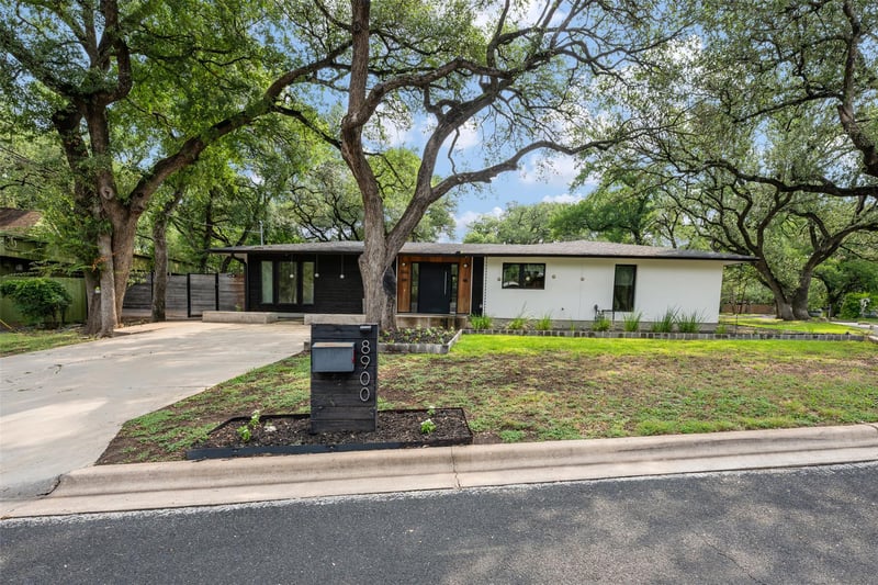 Virtual tour of 8900 Point West DR