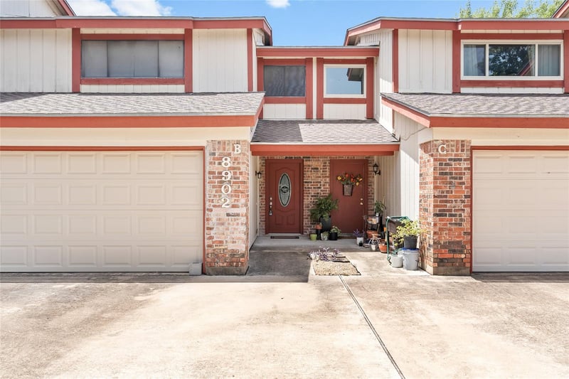 Virtual tour of 8902 Trone Cir Unit #B