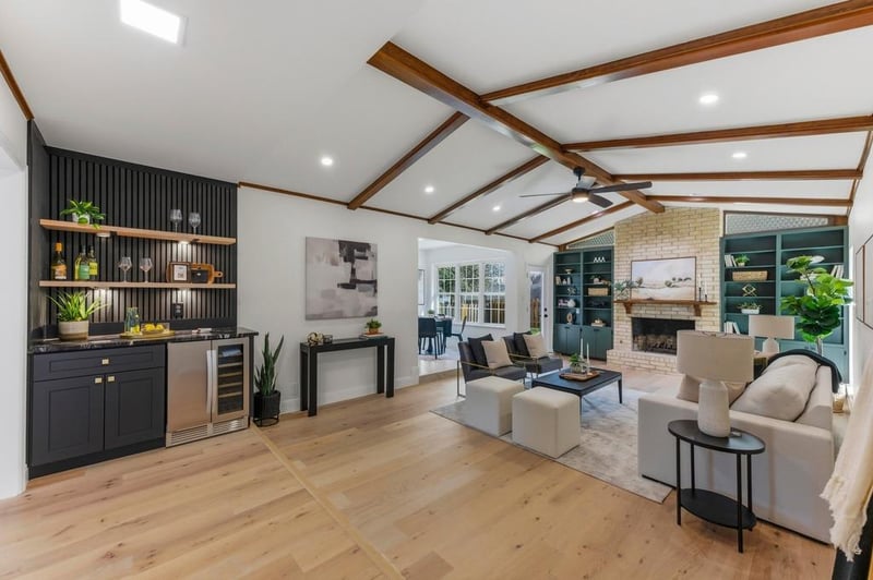 Virtual tour of 8909 Laurel Grove Dr