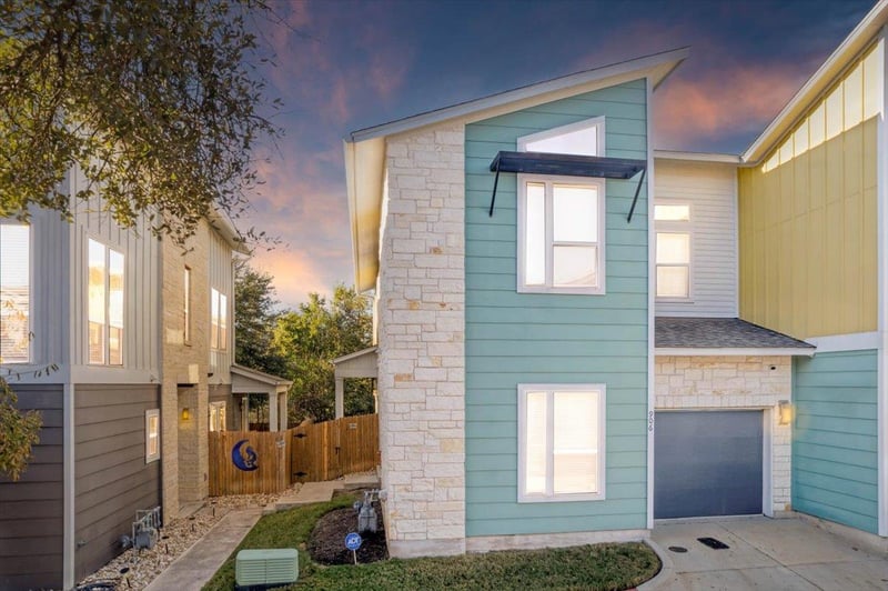 Virtual tour of 8922 Menchaca RD Unit #906