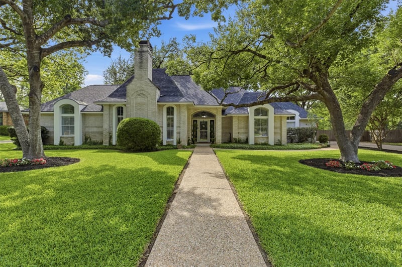 Virtual tour of 9 Hillway Dr
