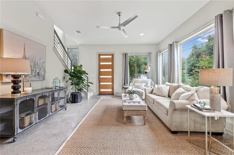 Virtual tour of 900 Banister LN Unit #A