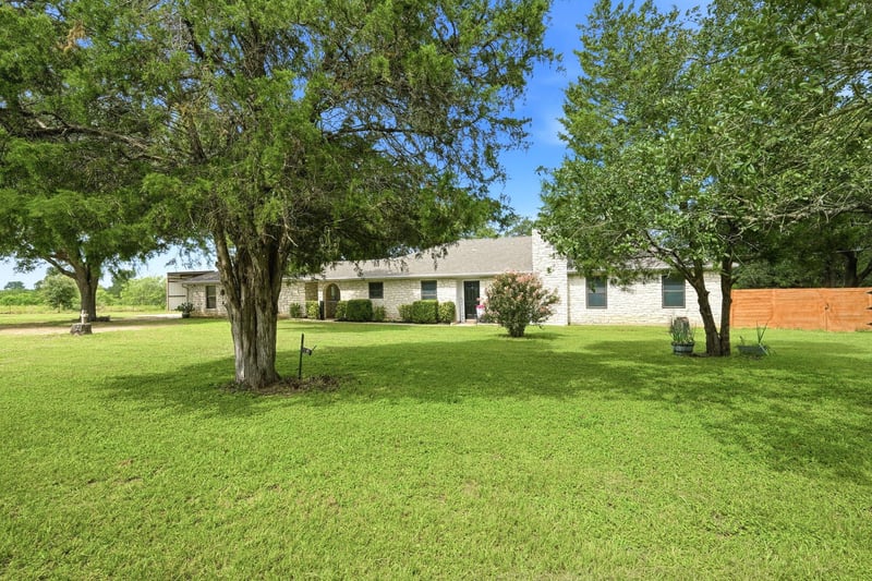 Virtual tour of 900 County Road 474