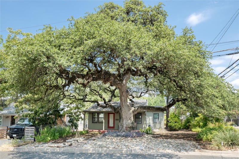 Virtual tour of 900 Jewell ST