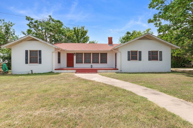 Virtual tour of 900 N Main ST