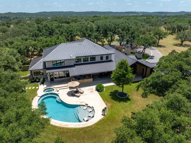 Virtual tour of 900 Rivercliff Dr
