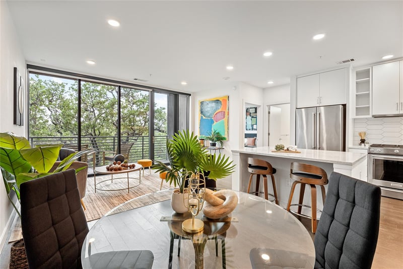 Virtual tour of 900 S 1st ST Unit #404