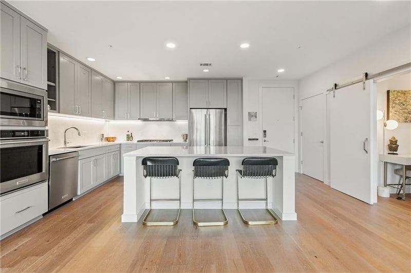 Virtual tour of 900 S 1st ST Unit #408