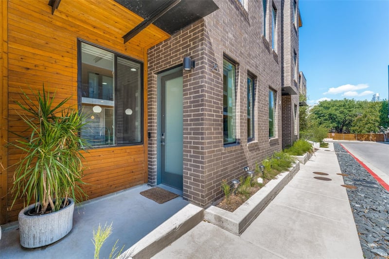 Virtual tour of 900 S 2nd ST Unit #25