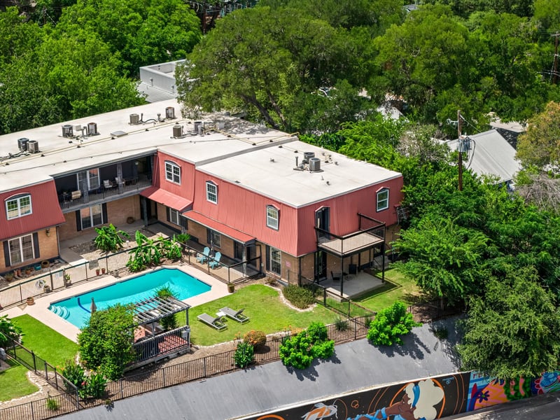 Virtual tour of 900 S Lamar BLVD Unit #201