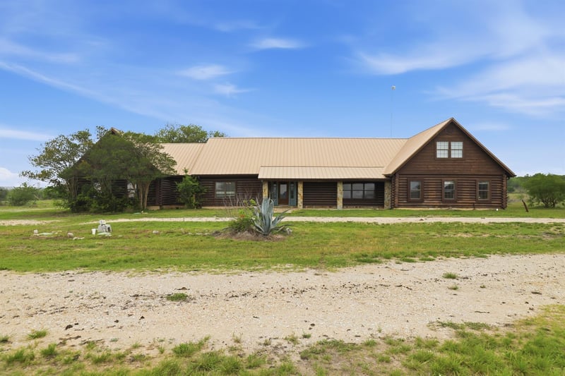 Virtual tour of 900 Union Wine RD