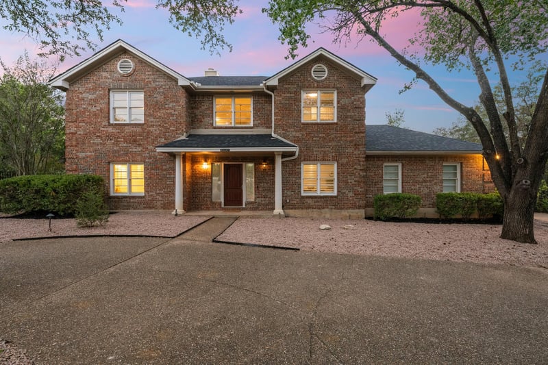 Virtual tour of 9001 Glenlake Dr