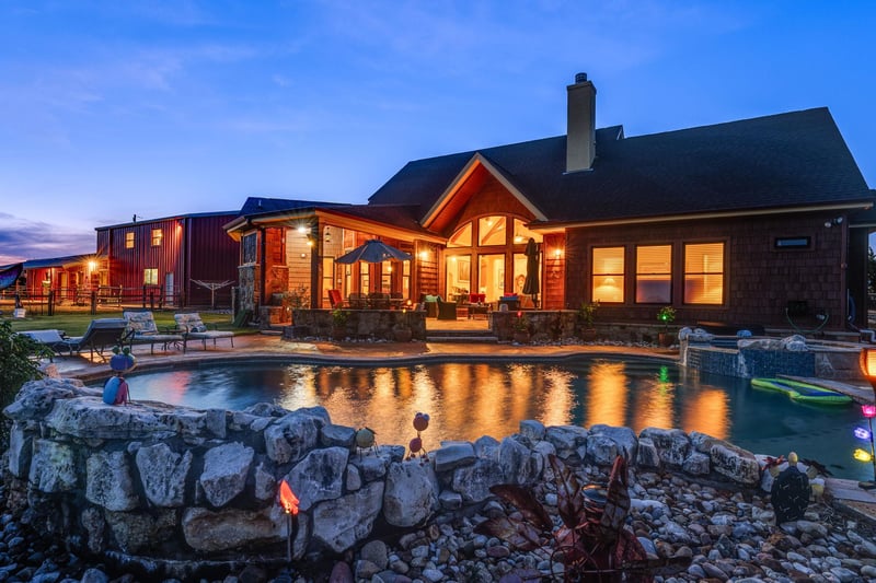 Virtual tour of 901 County Road 250