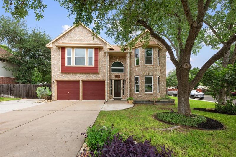 Virtual tour of 901 Forest TRL