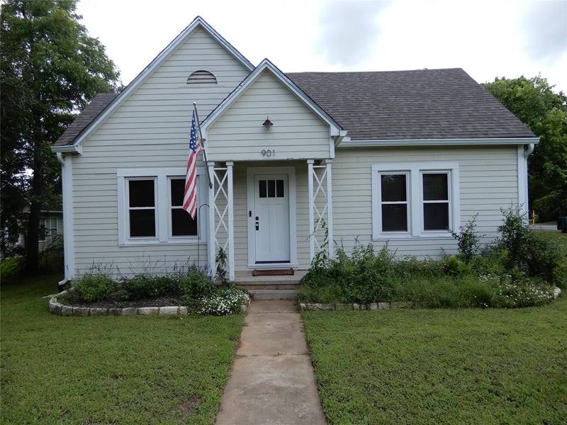 Virtual tour of 901 N Main ST