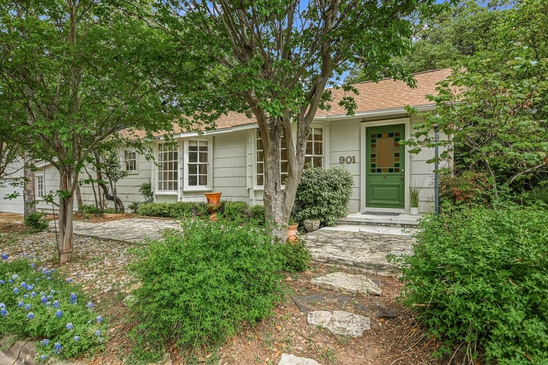 Virtual tour of 901 Possum Trot