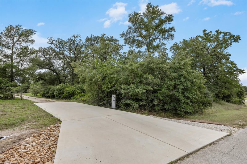 Virtual tour of 901 Spanish Oaks Blvd