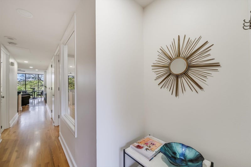 Virtual tour of 901 W 9th ST Unit #203