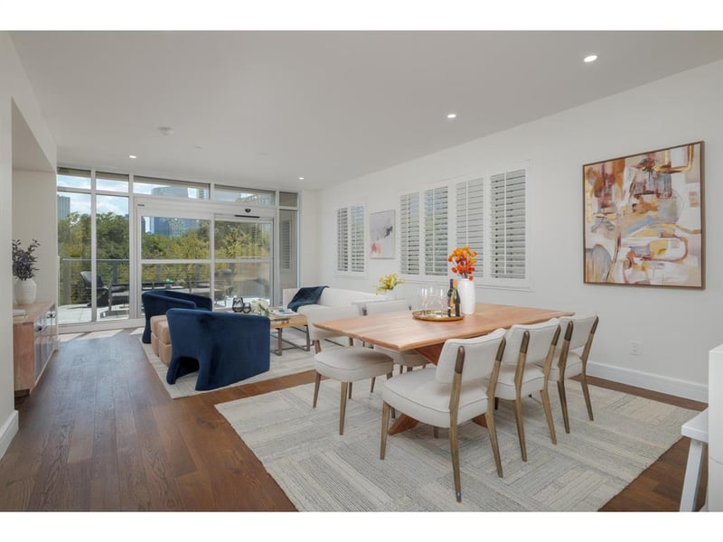 Virtual tour of 901 W 9th ST Unit #207