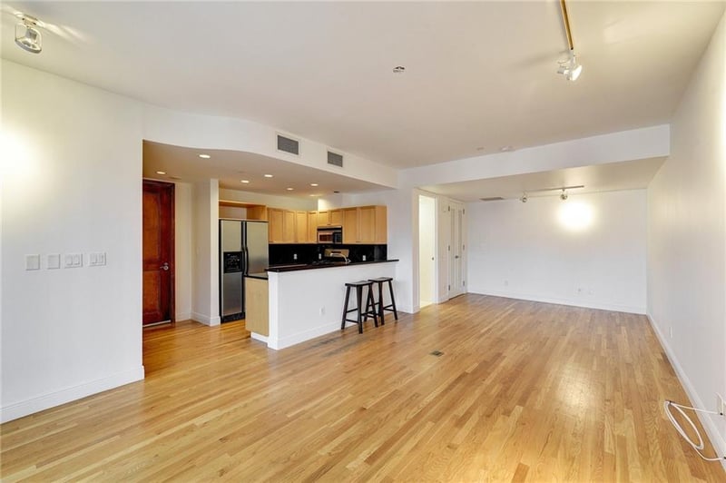 Virtual tour of 901 W 9th ST Unit #404